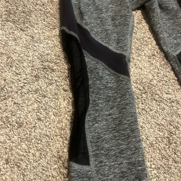 Beyond Yoga Black Charcoal Spacedye Mid Rise 7/8 Leggings with Mesh Cutouts XS - Picture 3 of 11